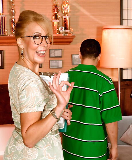 Delightful american blond grandma Erica Lauren in ass slamming action 